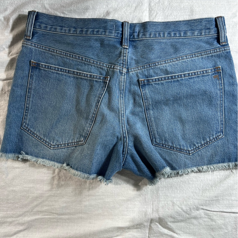 New Madewell mid rise sits on hips with a roomy leg size W 30 3 inch inseam. NWT - Picture 6 of 8